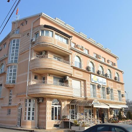 Vip Hotel Skopje - New Management 外观 照片