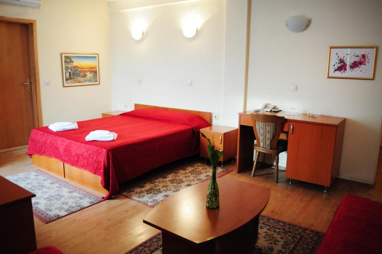 Vip Hotel Skopje - New Management 外观 照片