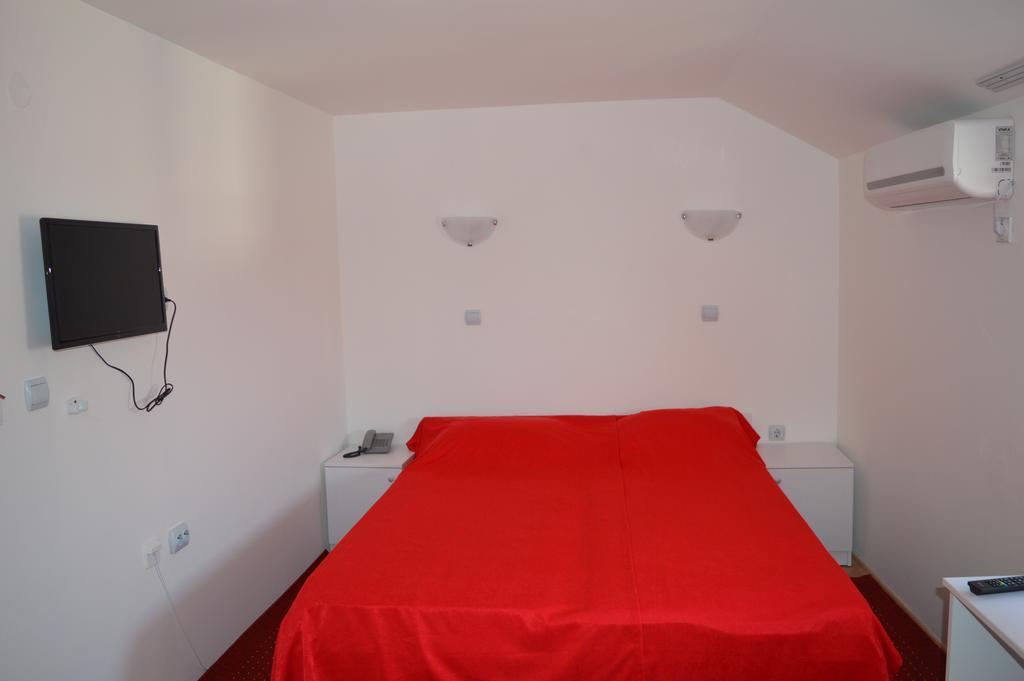 Vip Hotel Skopje - New Management 外观 照片